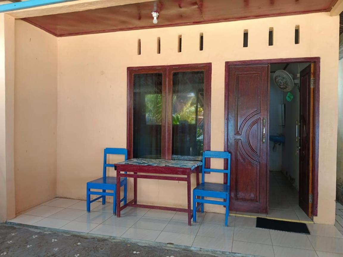 Mamalis Homestay Manado Esterno foto
