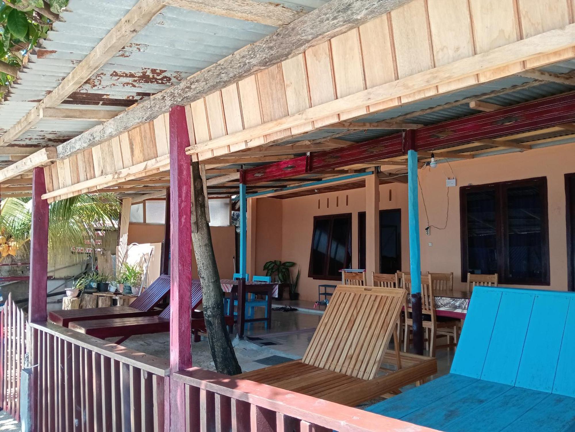 Mamalis Homestay Manado Esterno foto