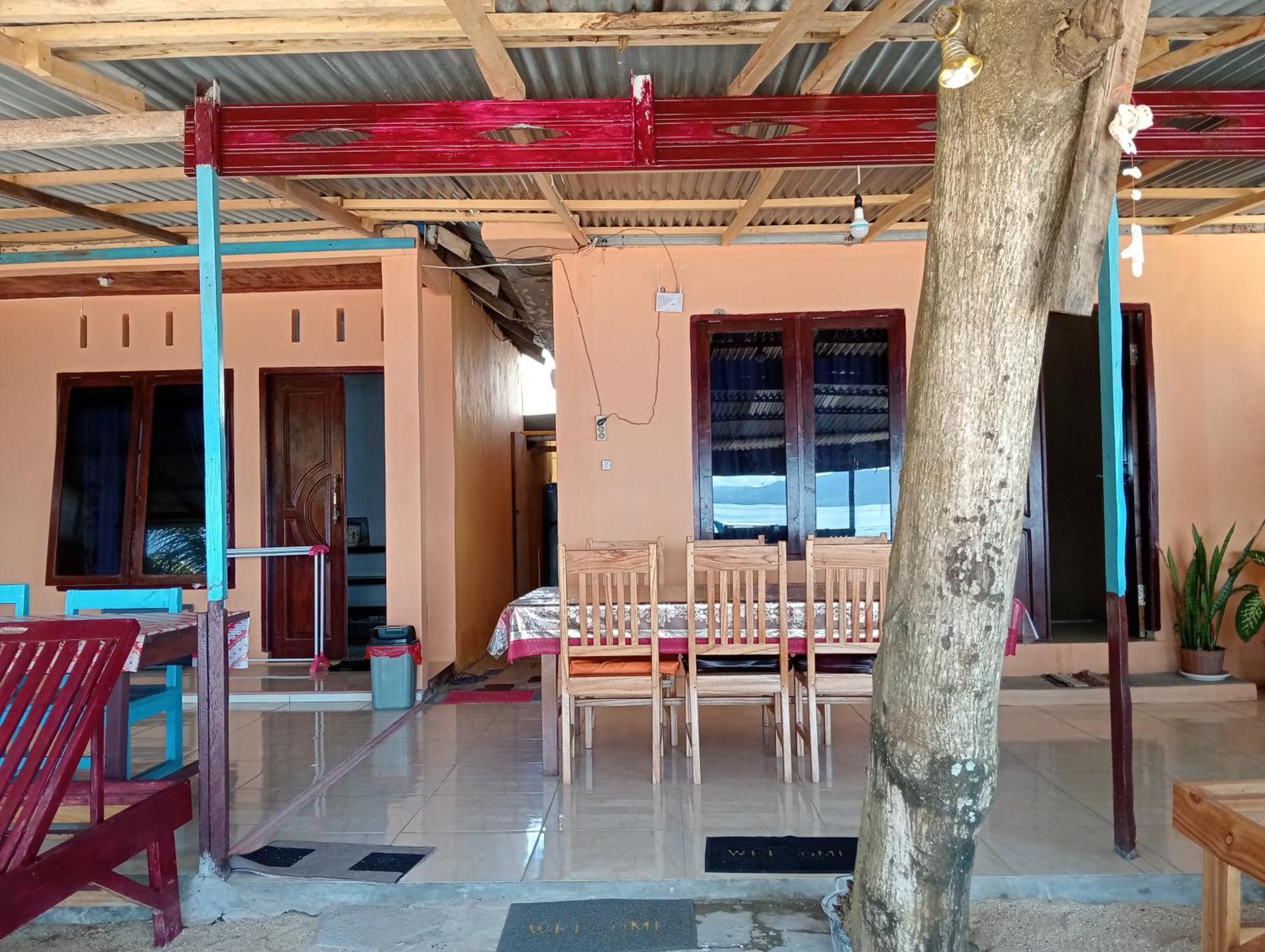 Mamalis Homestay Manado Esterno foto
