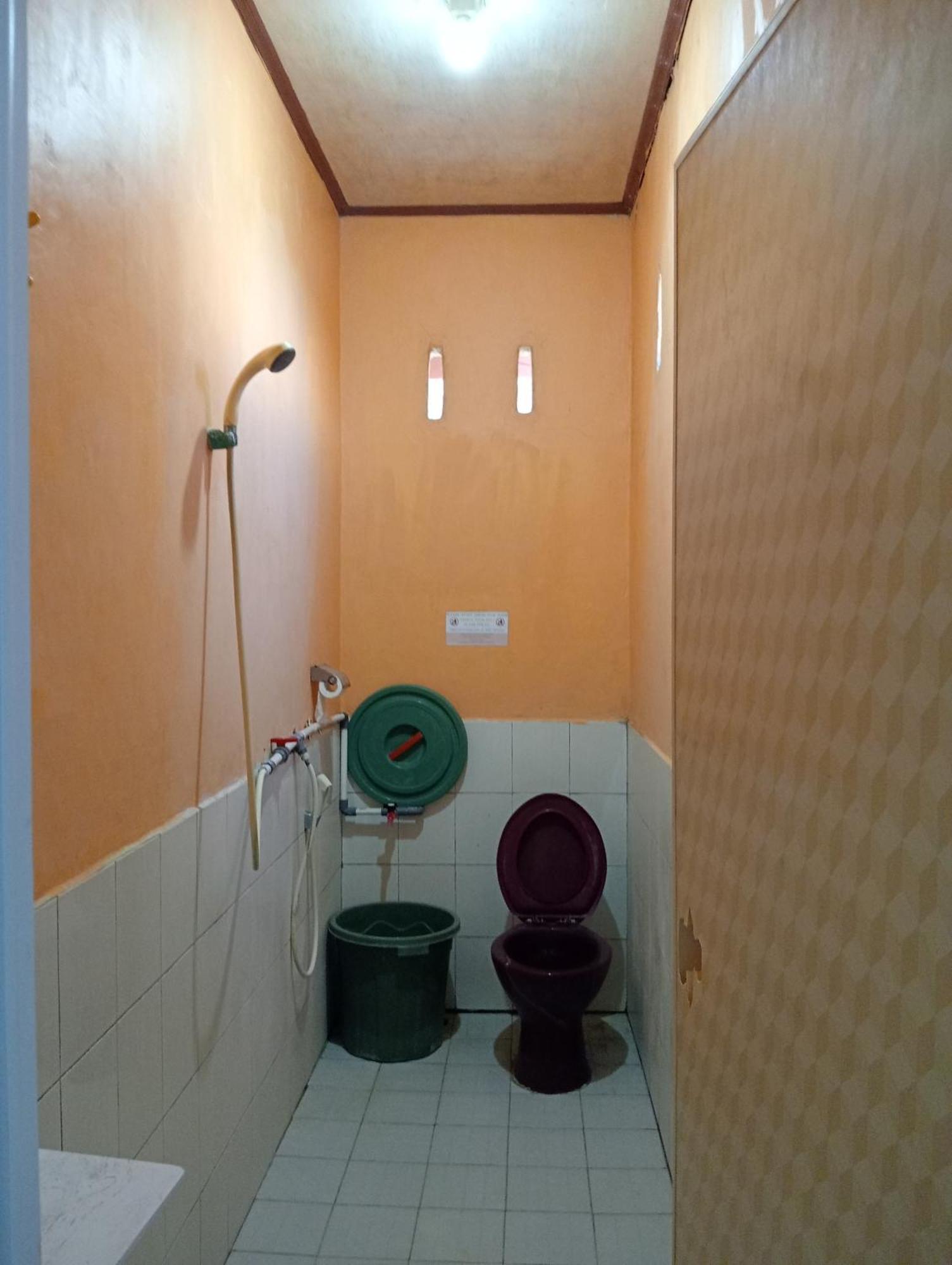 Mamalis Homestay Manado Esterno foto