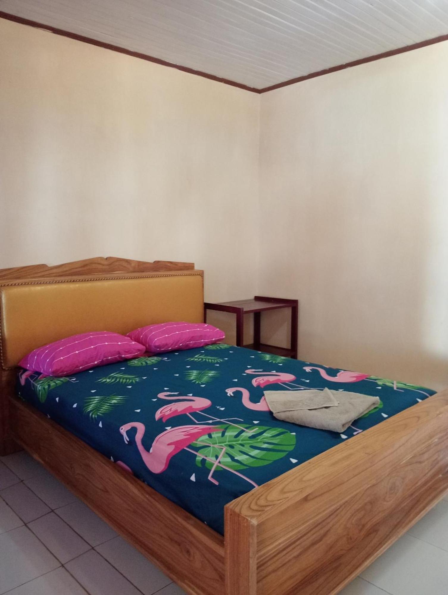 Mamalis Homestay Manado Esterno foto