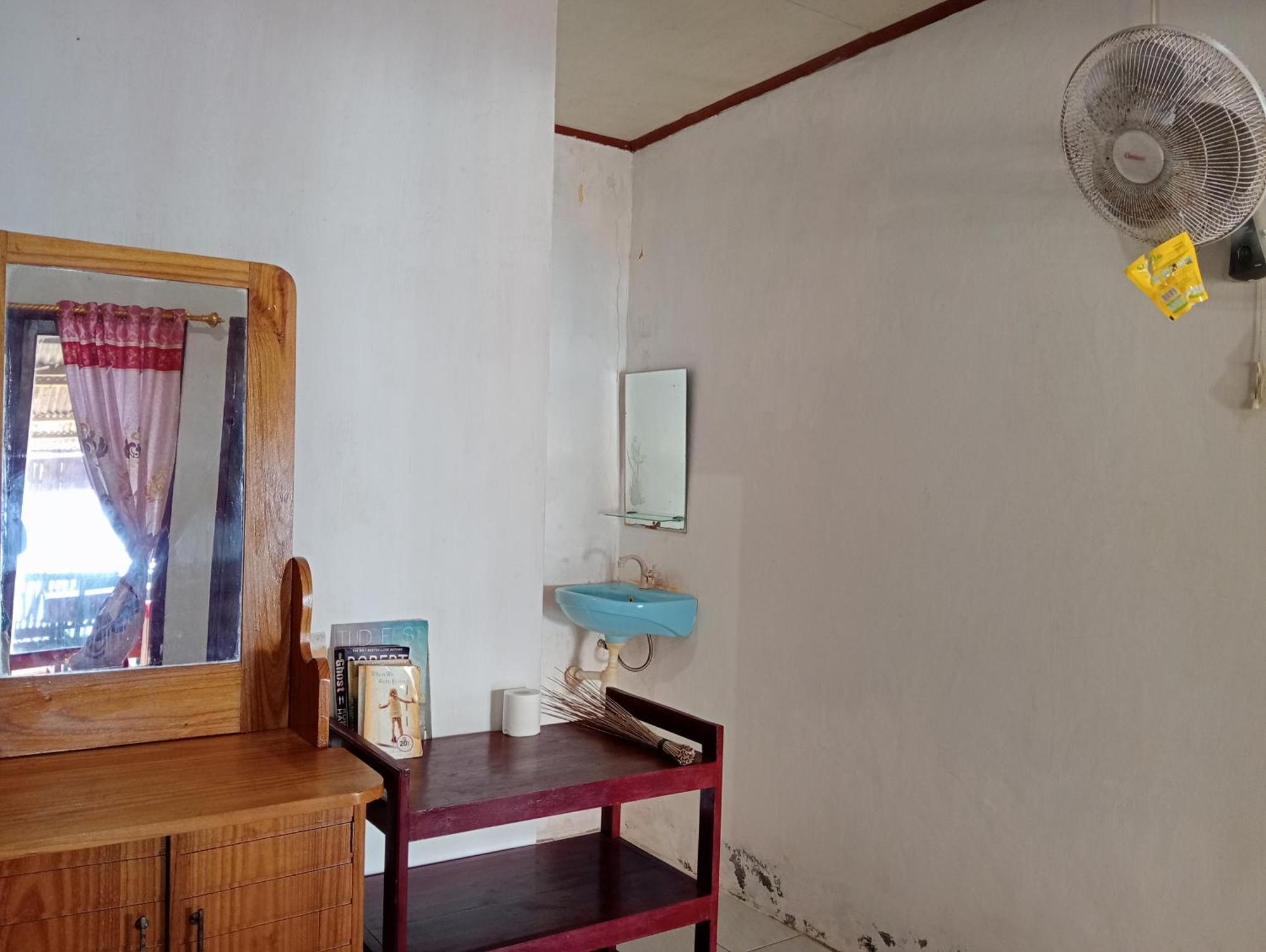 Mamalis Homestay Manado Esterno foto