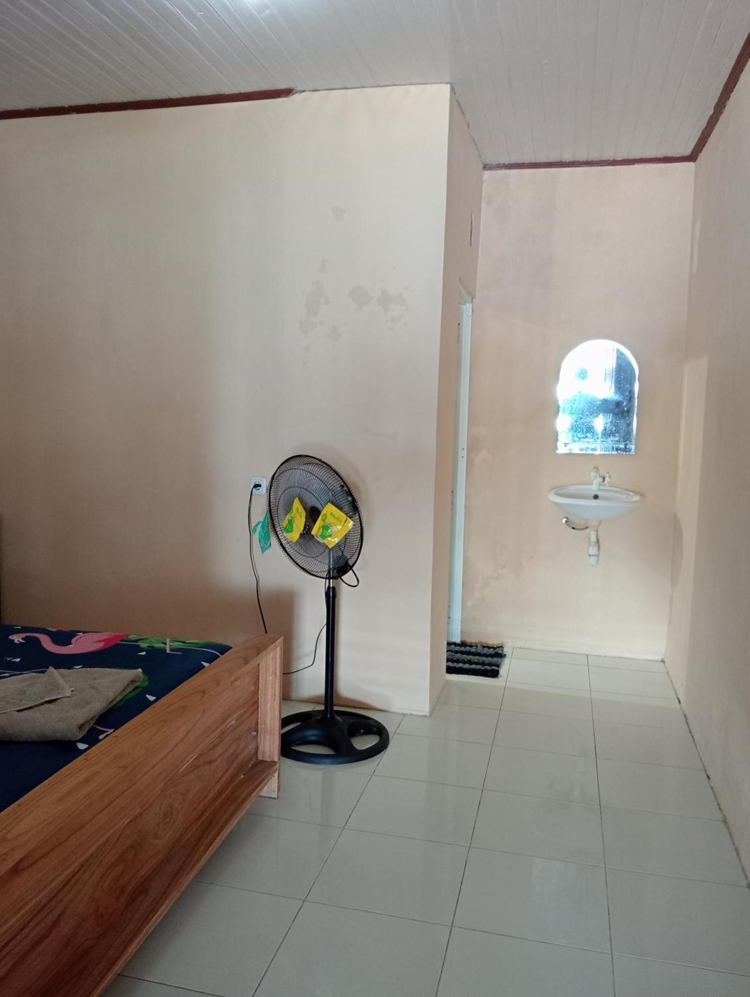 Mamalis Homestay Manado Esterno foto