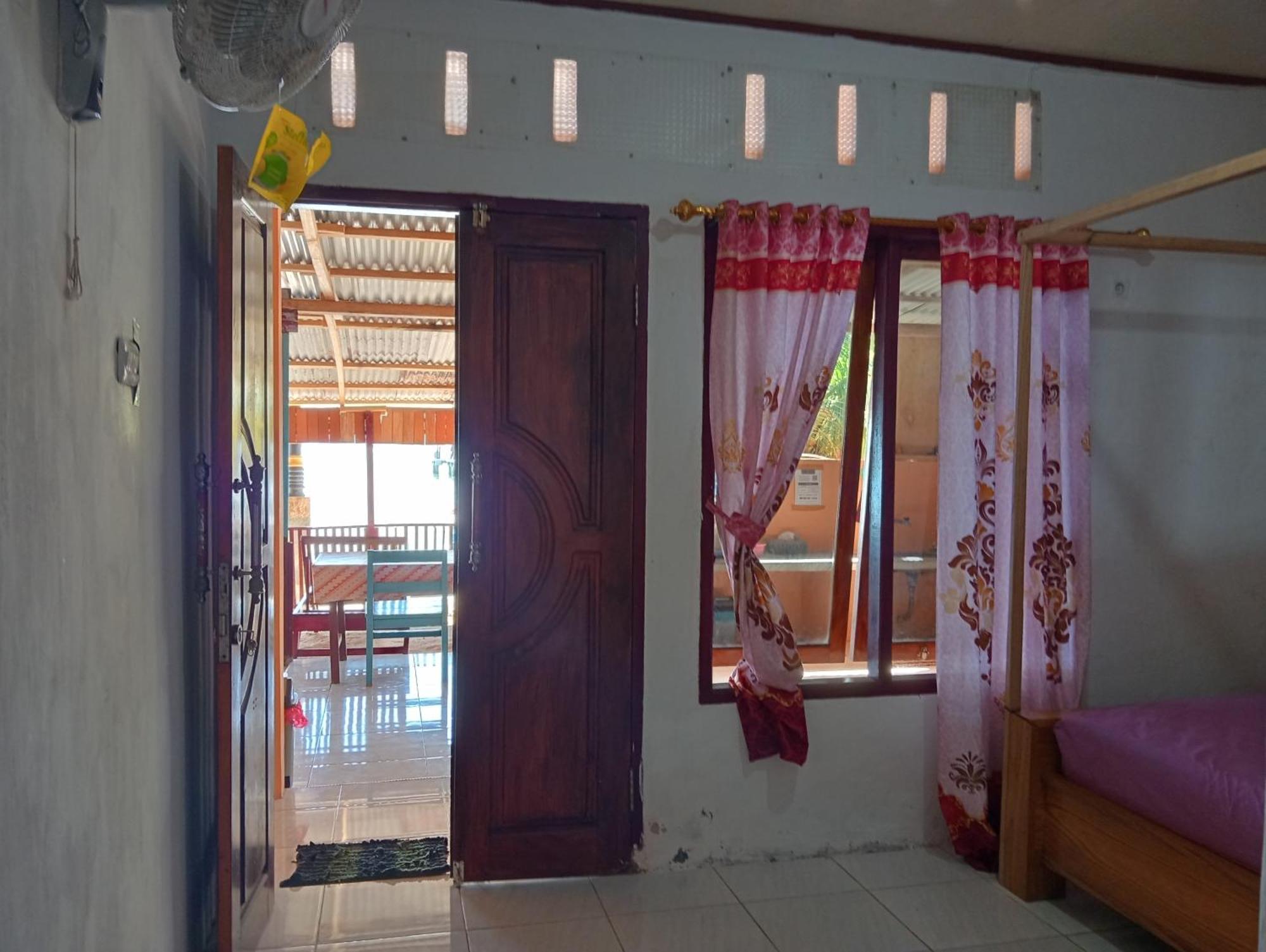Mamalis Homestay Manado Esterno foto